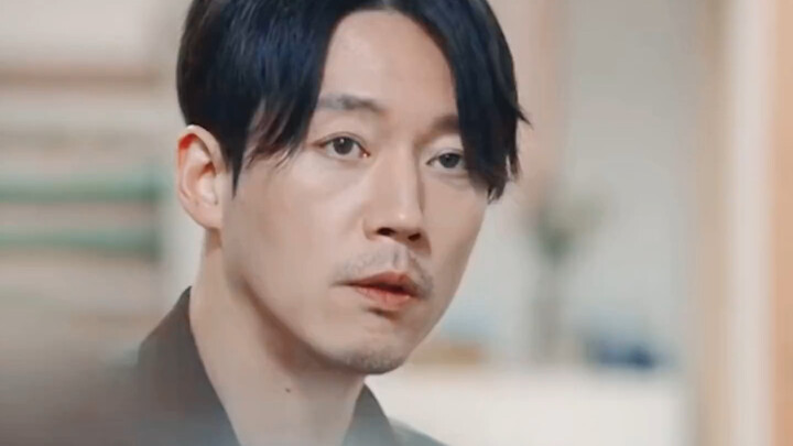 حبُّ أخيه الصغير ووالدته يخفف من حسرته.