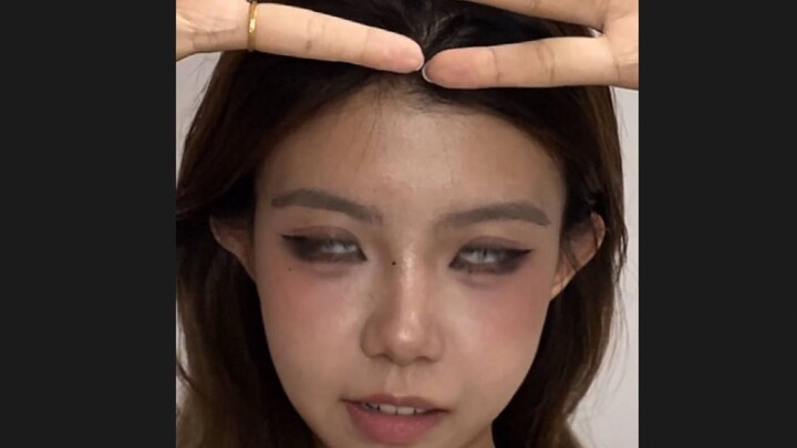 Lâu lắm rồi không đảo mắt nên hơi kém thuần thục.