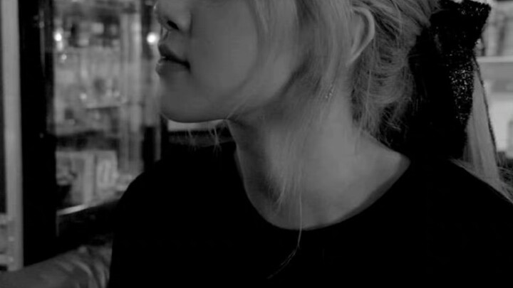 Padahal hanya ikat rambut tinggi yang biasa-biasa aja… Kenapa mereka bisa terlihat begitu memukau!