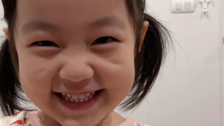 طلبت من ابنتي أن تصور لي فيديو رقص، لكنها صوّرت رد فعلها بدلاً من ذلك!