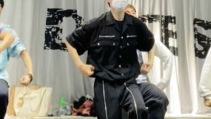 Cover dance Psycho ~ adiknya ganteng banget