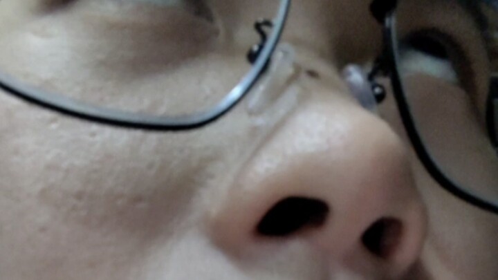 Bermain Identity V di asrama.9