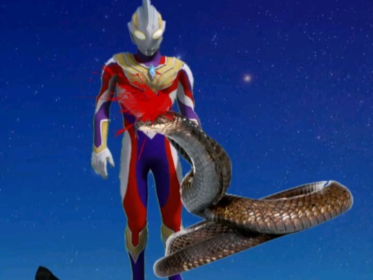 Seekor ular berbisa menggigit Ultraman!