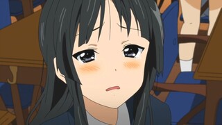 Who can resist Mio-chan with such an expression?