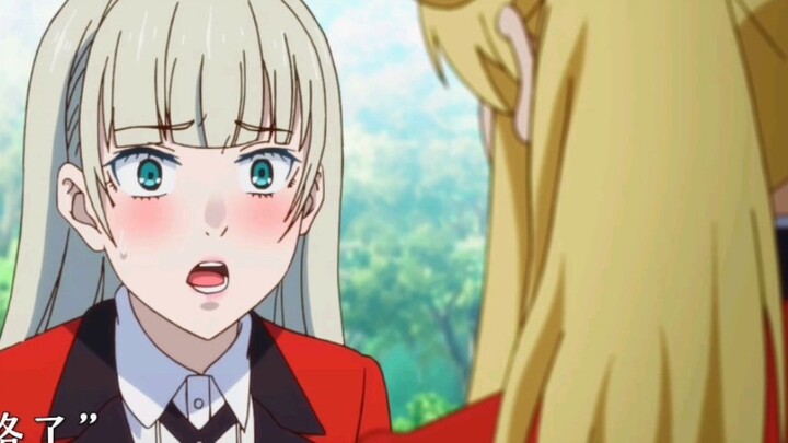 Beralih bolak-balik antara kepribadian ganda.