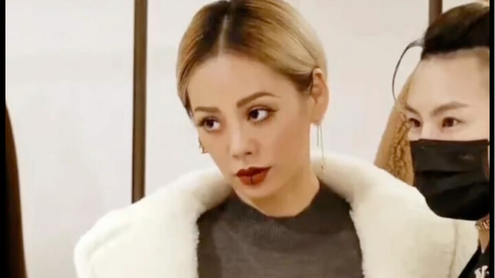 Ning Jing’s one-of-a-kind style!!! It’s really beautiful!!!