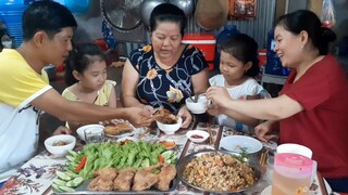 Lần Đầu Được Ăn Món Gà Lắc Cơm Trộn Thập Cẩm Cả Nhà Rất Vui| TKQ & Family T330