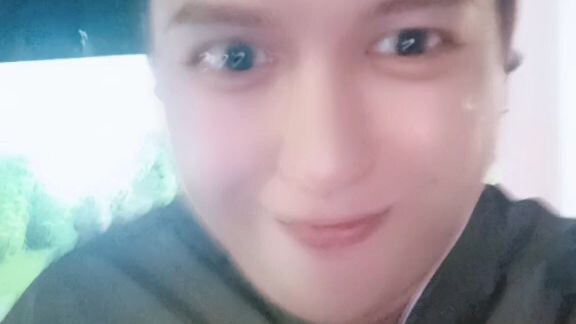 kaninong relastion to!!😂😂