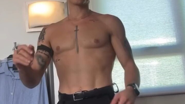 أحدث درس لمهارات الركل مع المكياج من ممثل سانجي في النسخة الحية من ون بيس (إعلان غير رسمي)