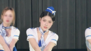 请调直座椅靠背收起小桌板 空姐版aoa短发直拍