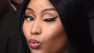 قفزت الفتاة الغريبة!