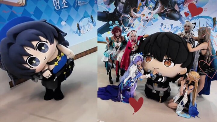 สายตาจ้องมองของหยางหยาง ฮากิเป่าหลังจากนั้นถูกสาวๆ รุมตีจนเละ