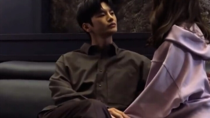 How does Seo In-guk read the script on set, huh?