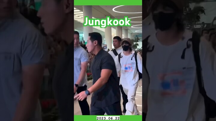 BTS Jungkook’s Airport Arrival |Crazy Crowds #bts #jungkook #jk #shorts