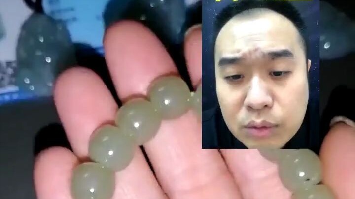 Bà lớn: “Hành tinh hạnh phúc” là gì vậy?