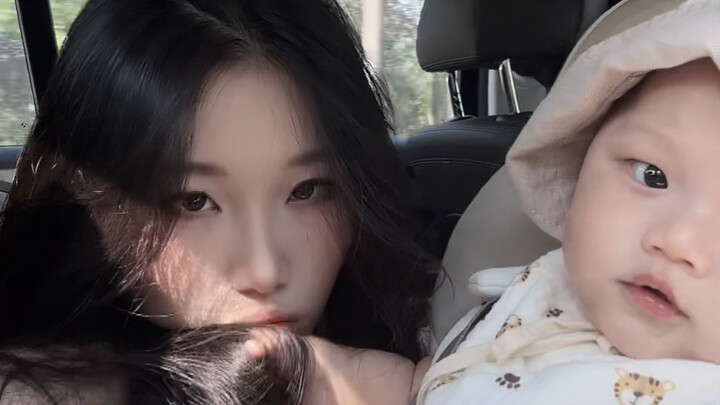 Vlog cuộc sống cường độ cao bị con cái “thống trị” mỗi ngày