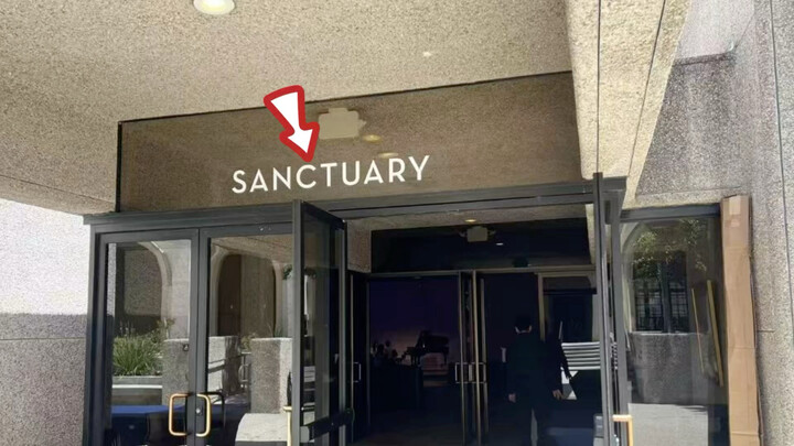 Di dalam gereja, saya lama sekali memperhatikan kata ini: sanctuary, sebenarnya artinya apa?