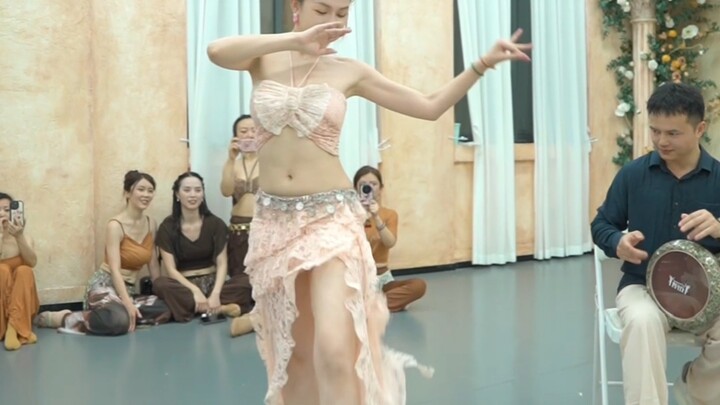 Today I want to see something different, a collaboration with drummer Zeng.