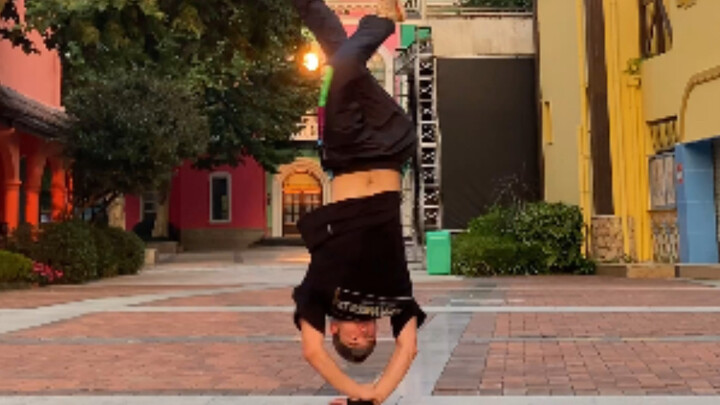 Biểu diễn nhảy street dance, tiếp tục showcase tài năng – vũ công Bboy Hạo Nhiên Chính Khí