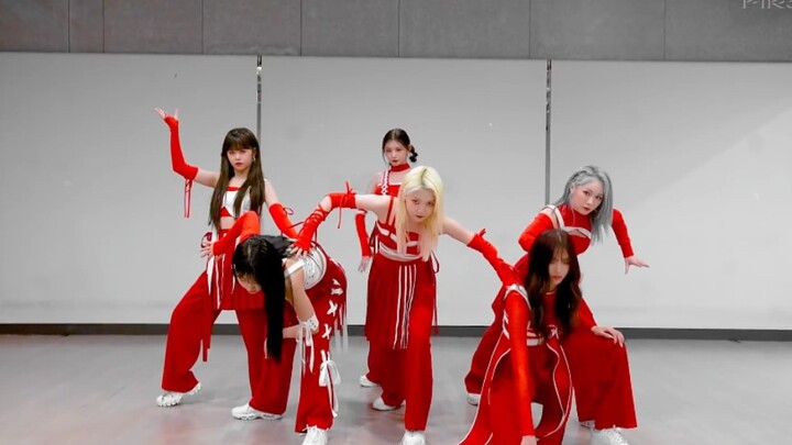 ห้องซ้อมเวอร์ชันเล่นชิงช้าของ EVERGLOW ในการคัมแบ็กครั้งล่าสุด