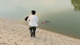 Fisherman saves drowning little girl