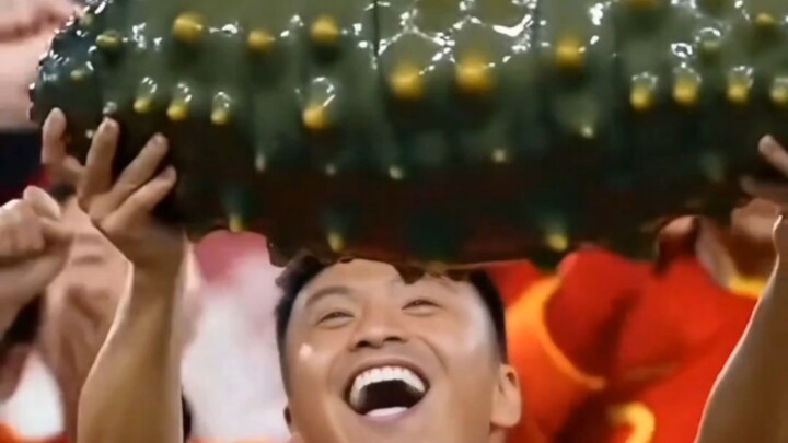 China defeats Japan by a landslide and lifts the World Cup trophy.