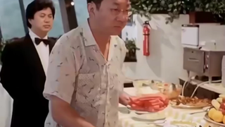 Family Fun : กินบุฟเฟ่ต์ได้แค่จานเดียวเท่านั้นเหรอ? ดูสิ่งที่ผู้ชายคนนี้ทำสิ!