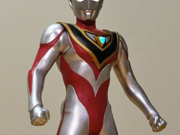 用真骨雕盖亚摆出几张比较帅气的特写