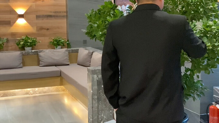 Lão Tứ thành công giành được quyền thầu khu vực hỗ trợ tắm của Duyệt Thủy Hội