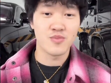 Liu Zhong: The car model scene stays silent, only endlessly demanding entry fees—exactly how I pictu