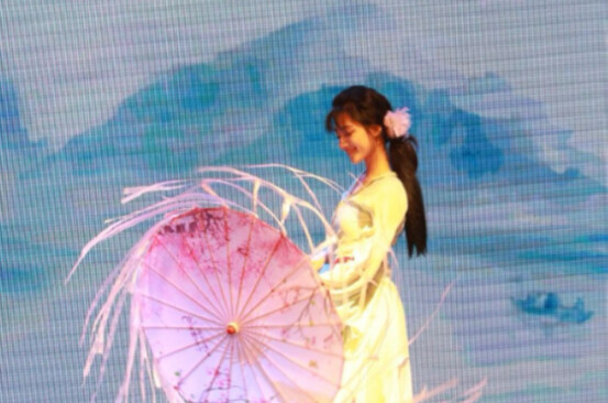 “Hong Ma” yang memadukan kelembutan dan ketegasan seperti ini pasti belum pernah kamu lihat…