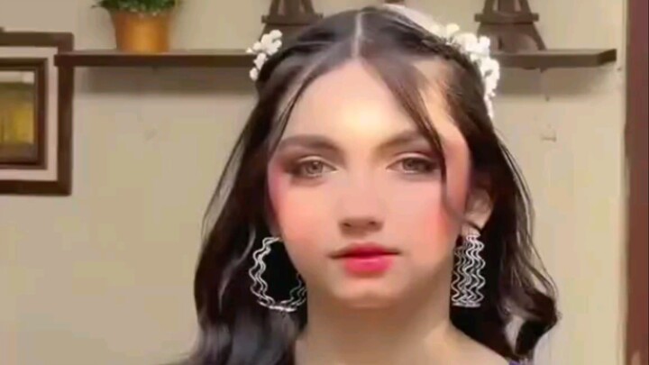 Aina Asif first video