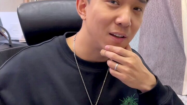 My boyfriend actually tells everyone I’m his sister!?