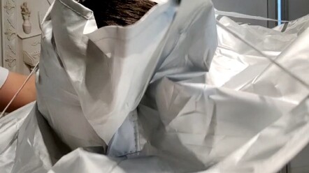 Tóc của Tiểu Đài lúc nào cũng do mẹ chăm sóc.