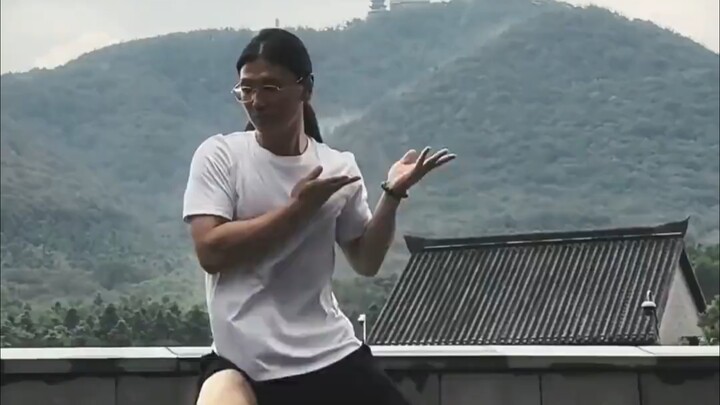 Sekarang baru paham kenapa para jagoan saat bertarung biasanya saling memamerkan jurus pembuka dulu 