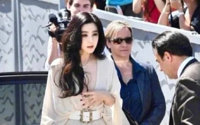The youngest and most beautiful Cannes jury member naturally has the beauty to captivate Cannes.