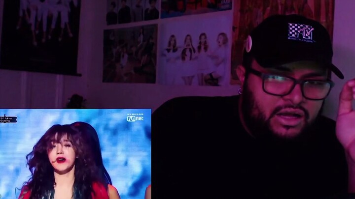 【فتاة مترجمة】 رد فعل ني با على المشهد الشهير لـ (G)I-DLE في عرض كوييندوم "put it straight" على المسر