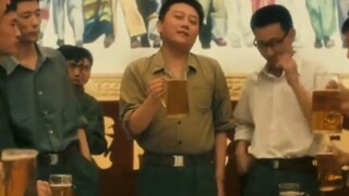 准备开打！双方老大一看，哎呀爹妈基本同一个单位的！哎呀都是自己人！就不打了！
