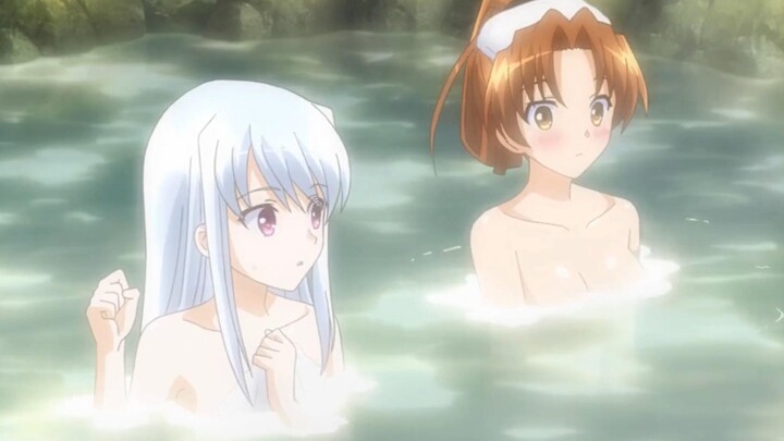 The arrogant white-haired lady takes a hot spring bath in a submarine