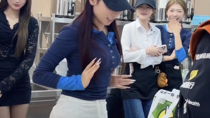 [Zhu Zhu] Your bubble tea is still being shaken.