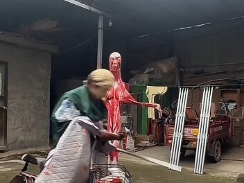 Valuable Footage of the Survey Corps' Attack on the Colossal Titan