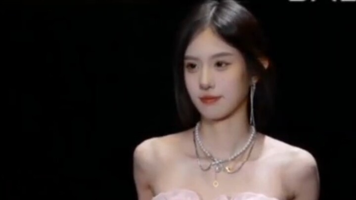 Trưng bày quần áo