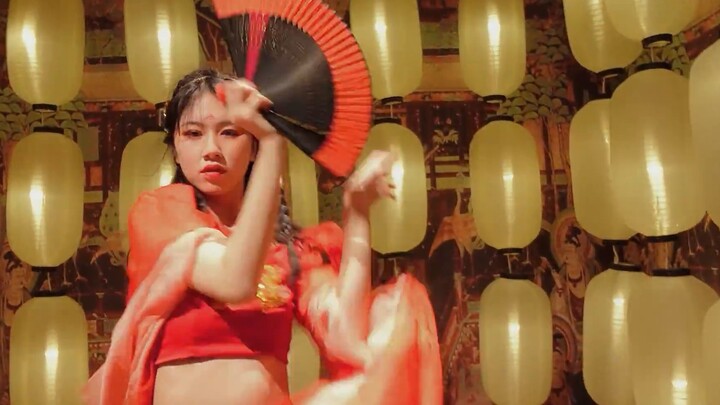 Wine in the Flower Garden | Ancient style dance on earth, moon and wine, singing, unable to resist t