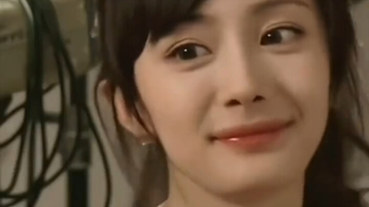 Thời kỳ đầu, Dương Mịch mang vẻ đẹp như được hút hết tinh khí.