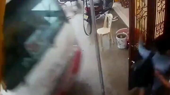 يضحكني لدرجة أنني أكاد أفقد صوابي!