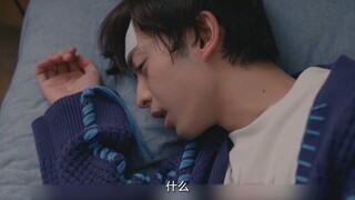 男人去美女家中做客，得知对方对他有好感后，做了个大胆的举动！