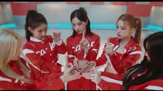 ITZY "CAKE" M/V