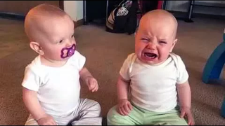 Funny BABIES ทำให้คุณหัวเราะหนักได้เสมอ - Babies Fighting Compilation