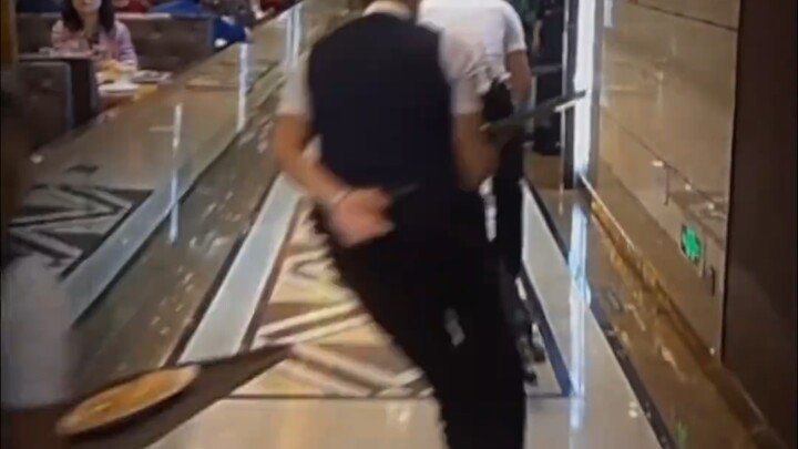 ระวังลื่น