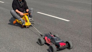 Mobil balap berskala besar 1:6 dapat dengan mudah menarik beban 140 pon. Kecepatan ini bukanlah bata